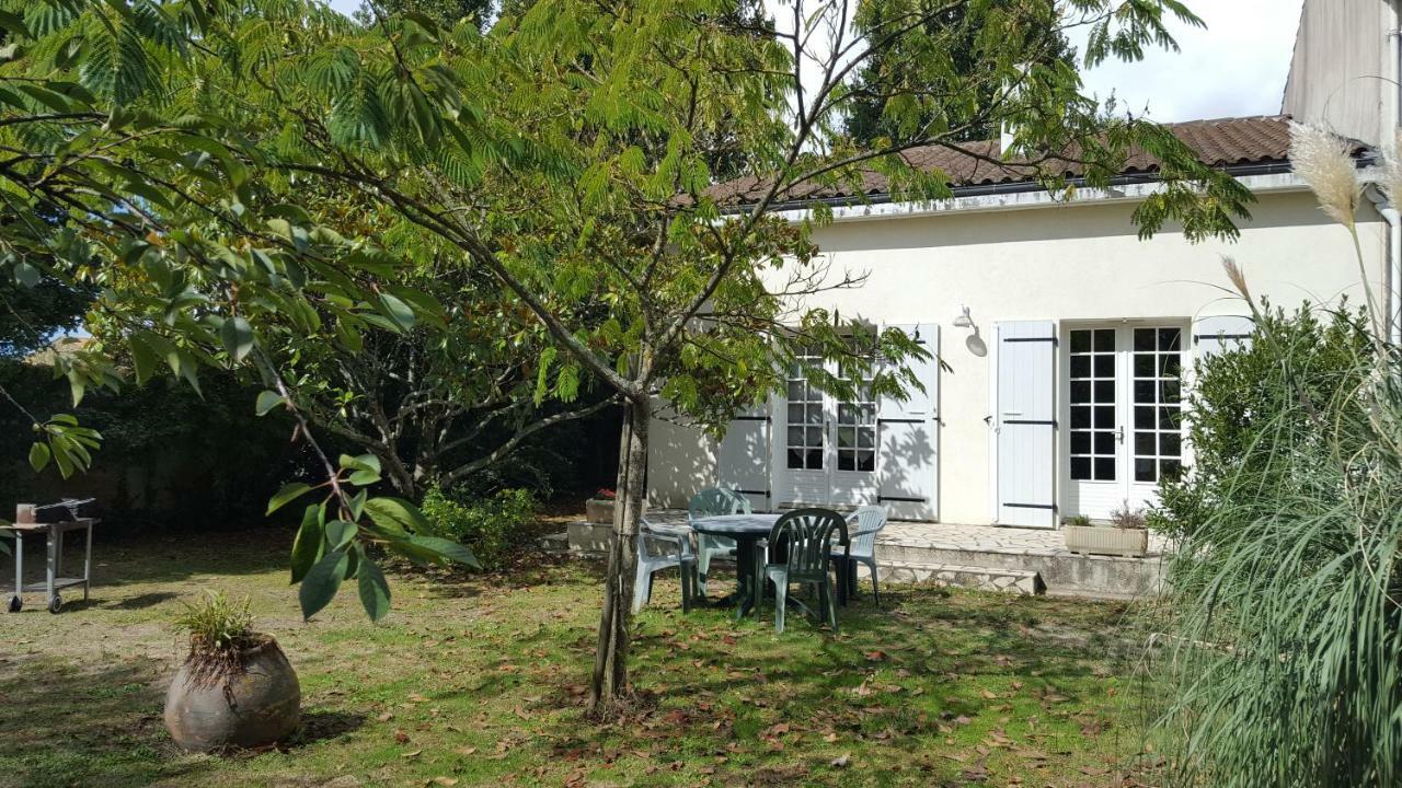 Vila L'Abri D'Emilie Saint-Xandre Exteriér fotografie